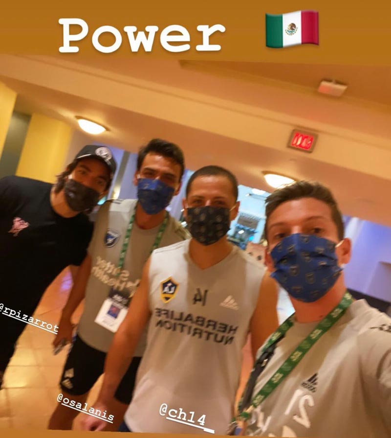 Pizarro, Alanís, Chicharito y Fierro se toman una foto