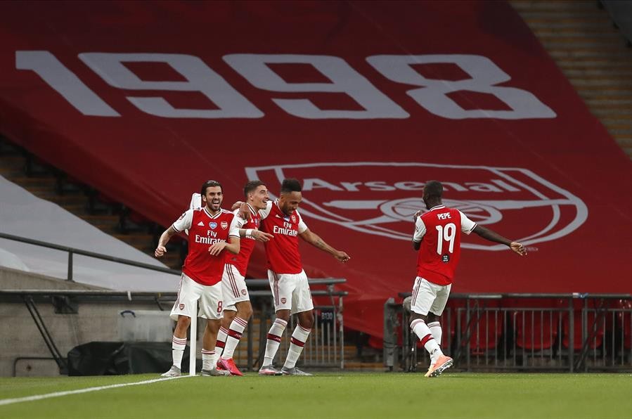 Jugadores del Arsenal celebran un gol ante el City