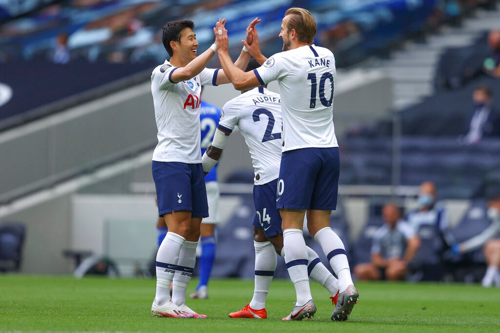 Son y Kane celebrando un gol