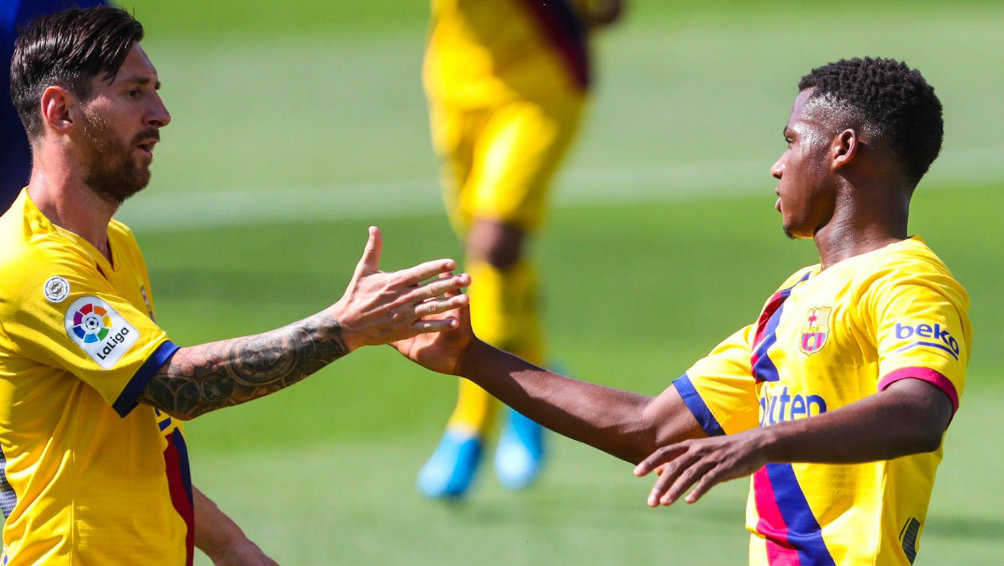 Leo Messi y Ansu Fati en celebración de gol