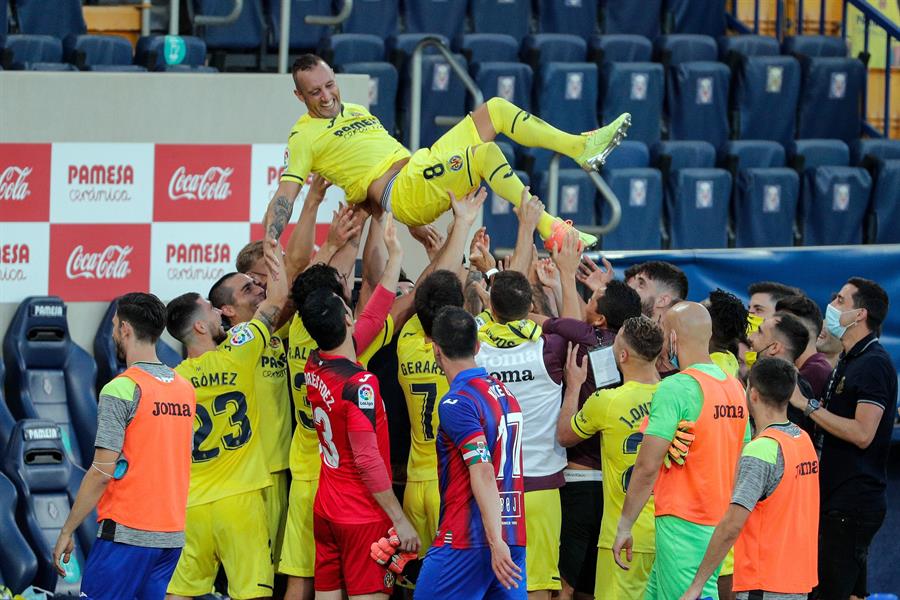 Compañeros del jugador lo despiden