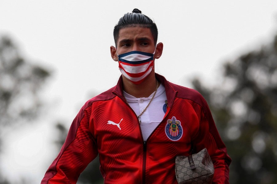Uriel Antuna previo a un partido de Chivas