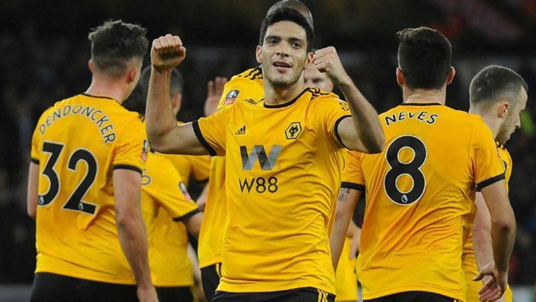 Raúl Jiménez festeja un gol con Wolves en Premier League