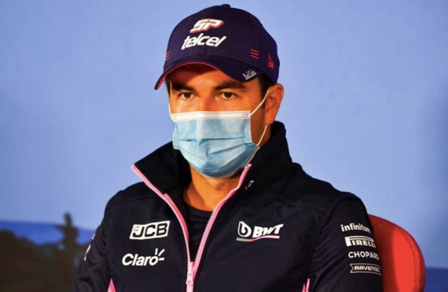 Checo en una conferencia de prensa 