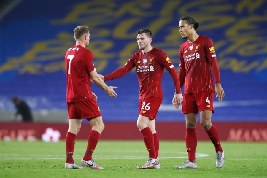 Milner y Van Dijk durante un partido de Liverpool
