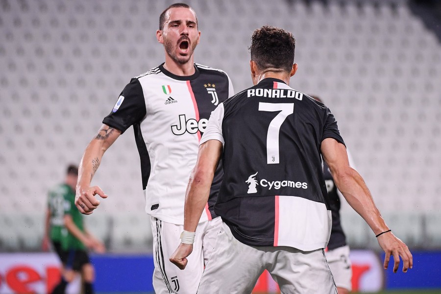Bonucci celebra un gol con Cristiano Ronaldo