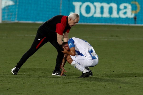 El 'Vasco' consuela a un jugador del Leganés