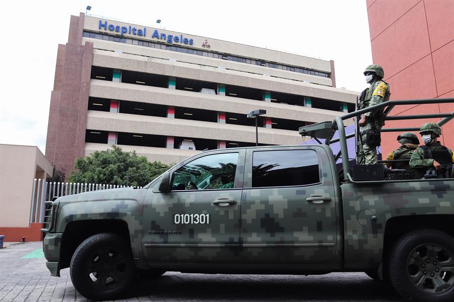 Ejército mexicano resguarda las instalaciones del hospital donde permanece Lozoya