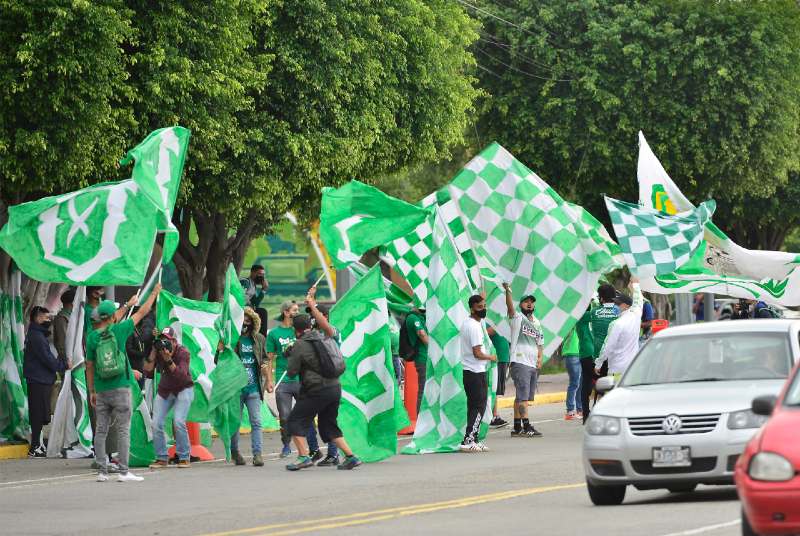 La afición de la Fiera en las calles de Guanajuato apoyando a su equipo 