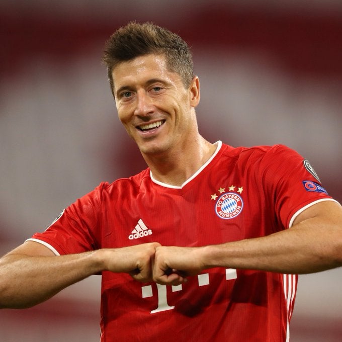 Lewandowski celebra gol ante Chelsea