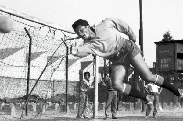 Walter Ormeño como jugador del América en los 60