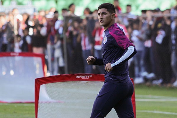 El Pocho en un entrenamiento con Chivas