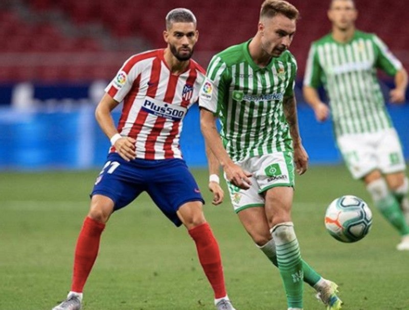 Loren lanza una rabona ante la marca de Carrasco 