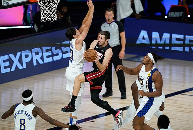 AP Dragic se cuela al aro ante Pacers
