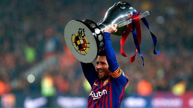 Messi levanta su última Liga Española con Barcelona