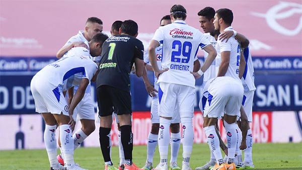 Jugadores de Cruz Azul previo a un partido 