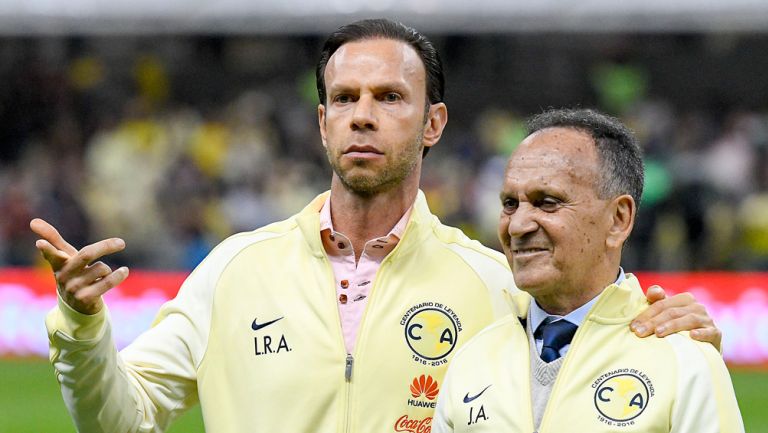 Zague, durante el homenaje azulcrema 