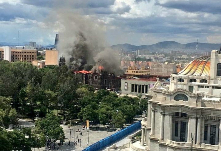 Perspectiva del incendio en la iglesia