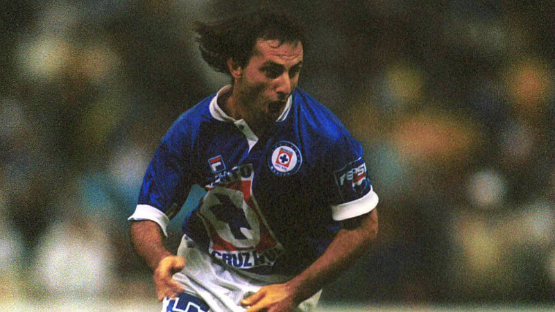 Diego Latorre jugando con Cruz Azul