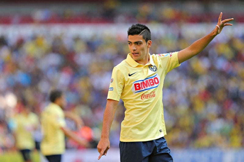 Raúl Jiménez jugando con América