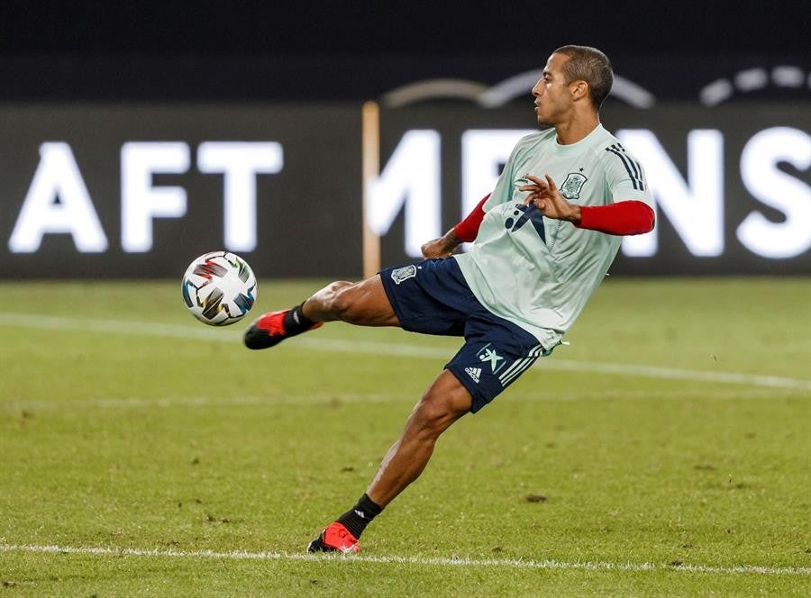 Thiago entrenando con 'La Roja'