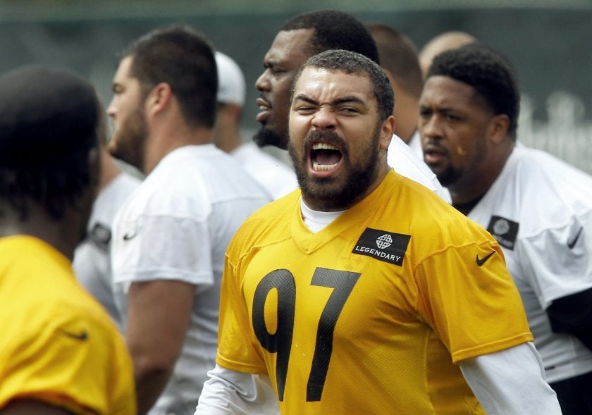 Cam Heyward en acción con Steelers