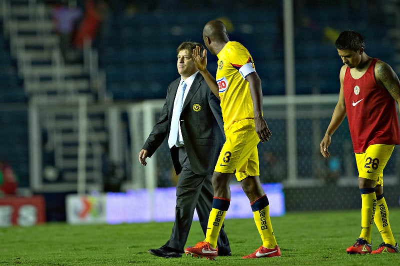 Aquivaldo Mosquera con Miguel Herrera