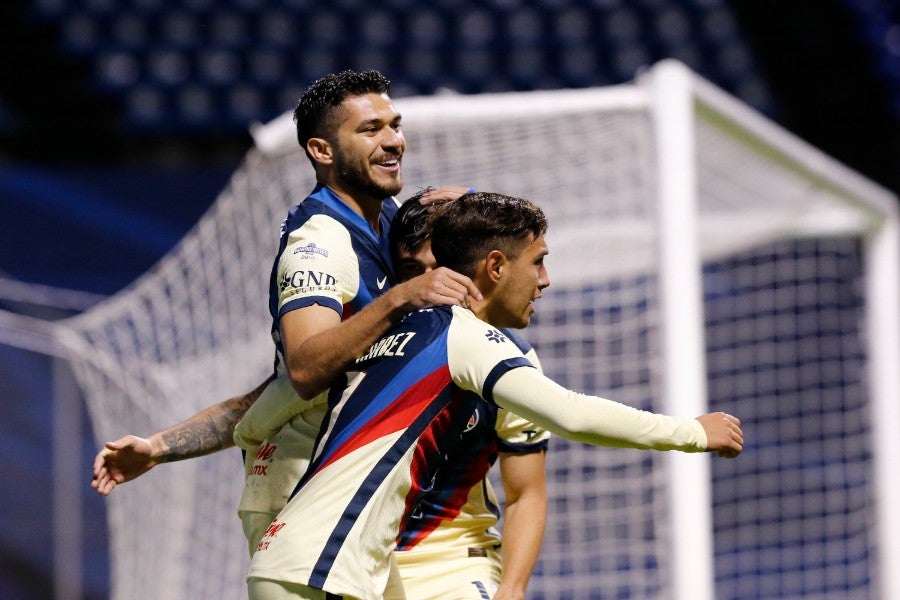 Jugadores del América celebran gol vs Puebla