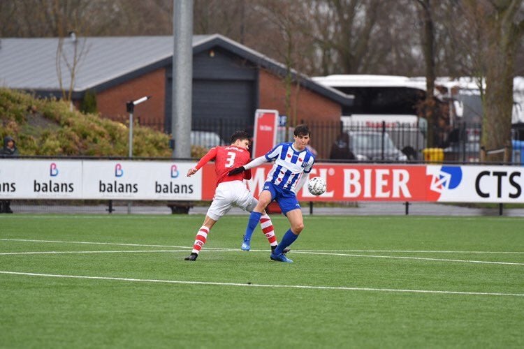 Teun Wilke durante un partido con Heerenveen