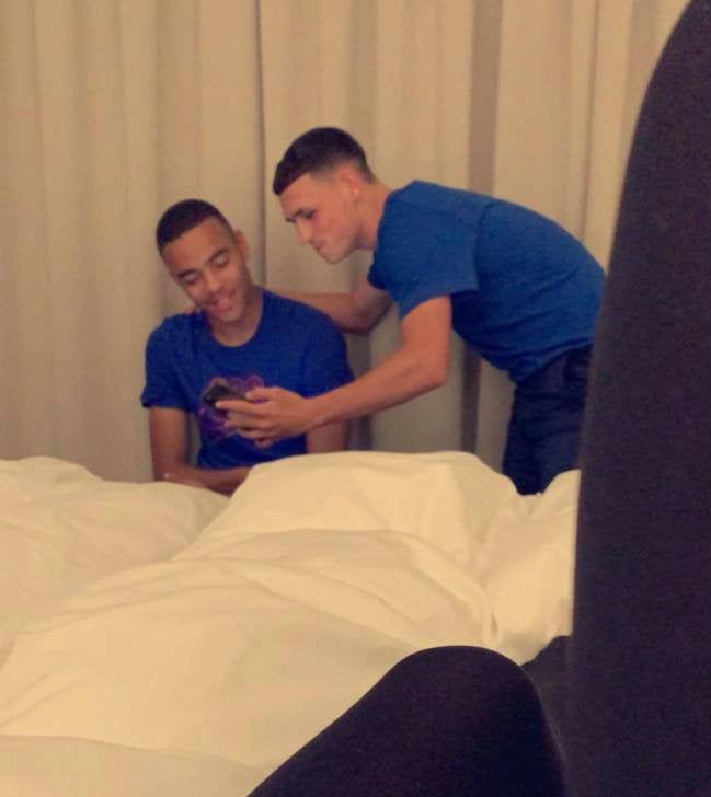 Greenwood y Foden en hotel