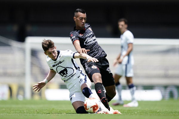 Facundo Waller en acción con Pumas