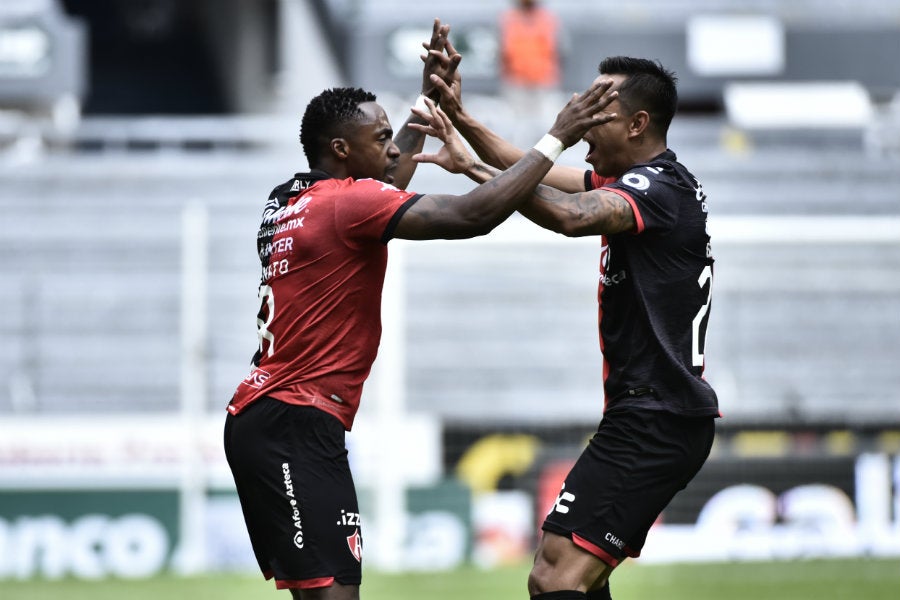 Renato Ibarra celebra su gol