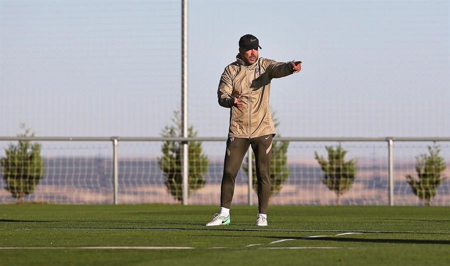 Simeone en un entrenamiento con el Atleti