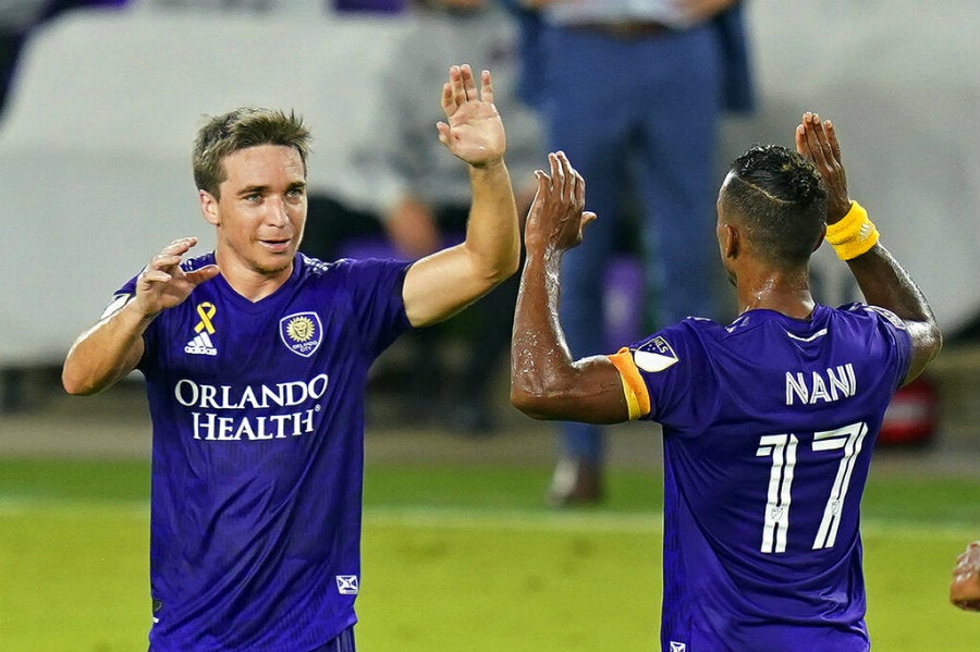 Jugadores del Orlando City celebran la victoria