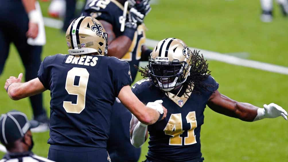 Drew Brees festeja una jugada contra Tampa Bay