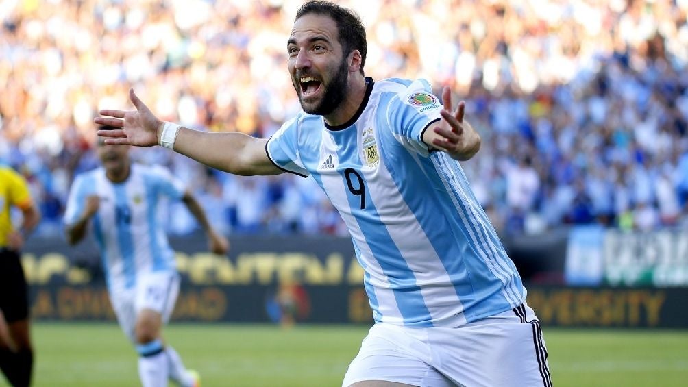 Gonzalo Higuaín en partido con su selección