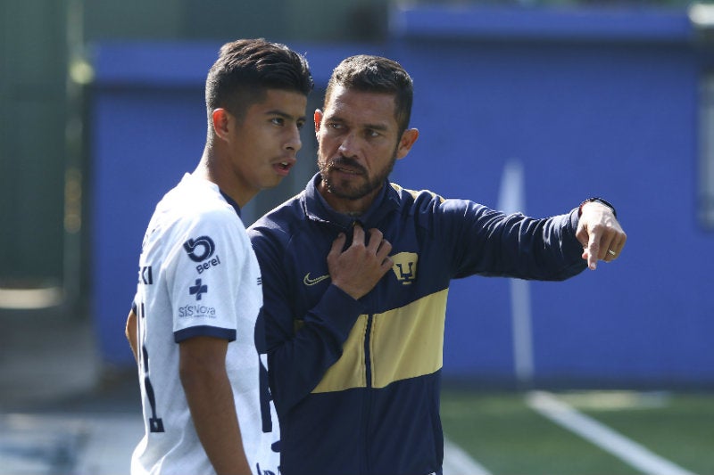 IMAGO7 Jerry Galindo con un canterano