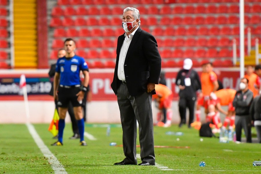 Víctor Manuel Vucetich durante un partido con Chivas