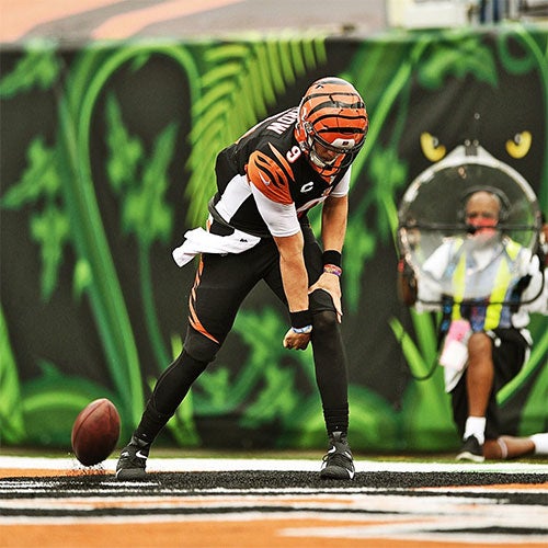 BENGALS El quarterback en el partido contra Chargers
