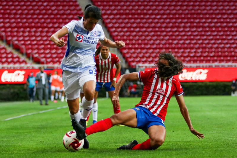 Chivas y Cruz Azul Femenil en partido