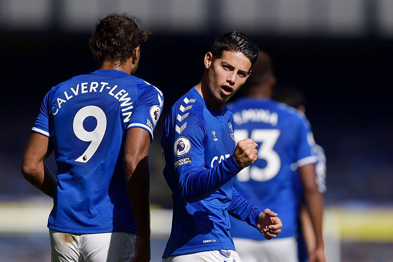 James Rodríguez celebra un gol con el Everton 