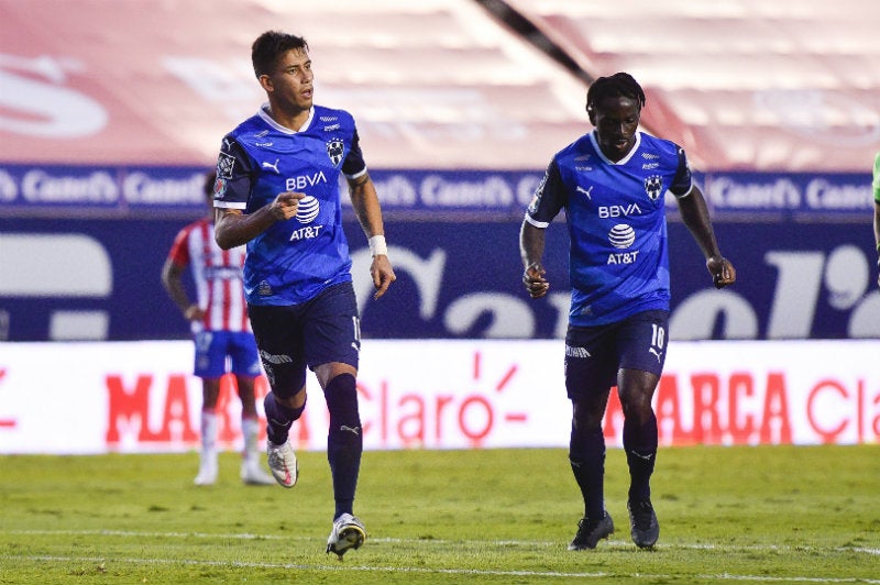 Maximiliano Meza en partido con Rayados