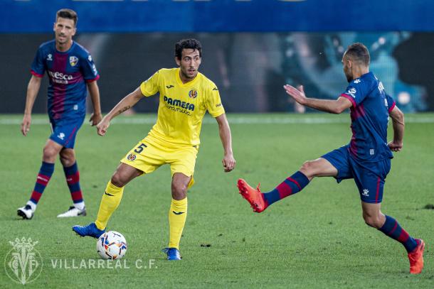 Daniel Parejo, en un juego con Villarreal