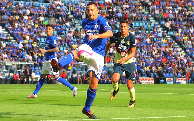 Chaco Giménez durante un Clásico Joven 