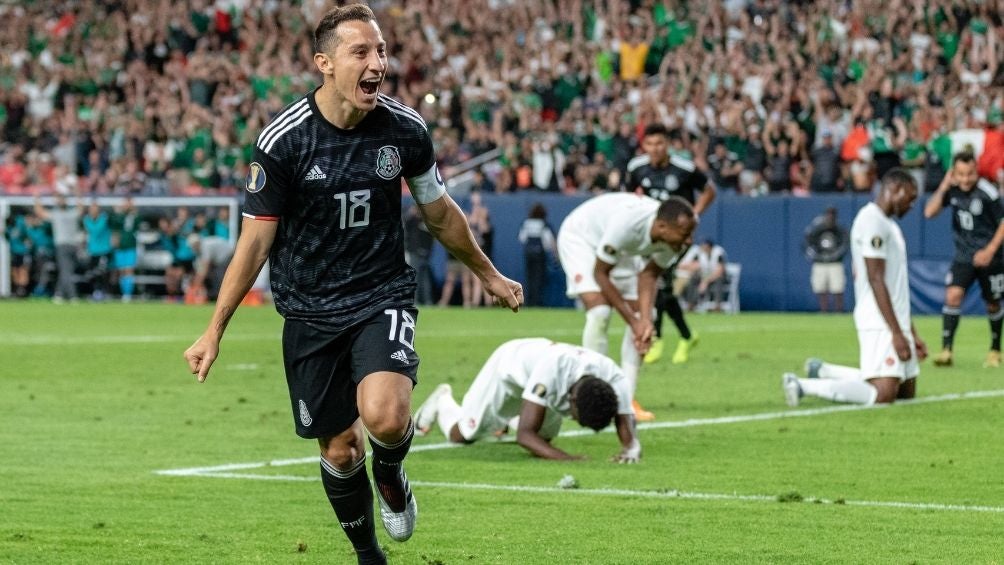 Andrés Guardado en partido con la Selección 