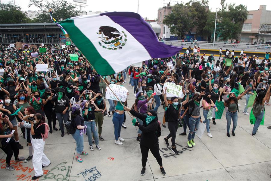 Mujeres se manifiestan a favor del aborto