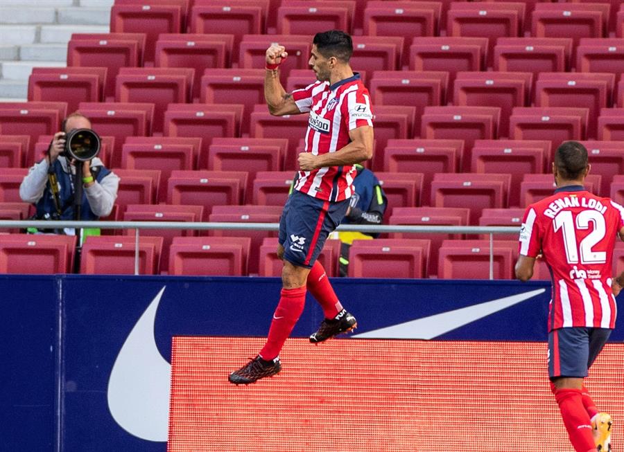 Luis Suárez celebrando un gol con el Atlético