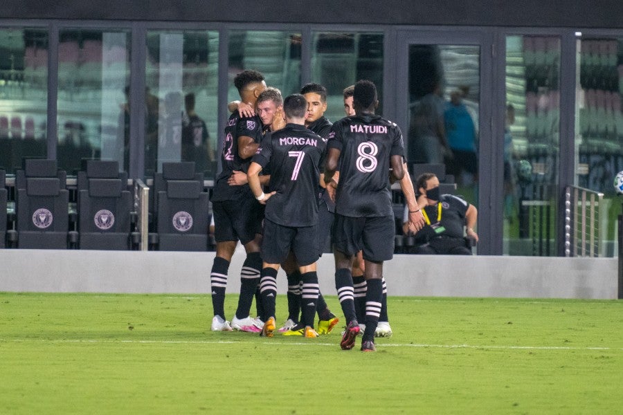 Matuidi celebra un gol con sus compañeros