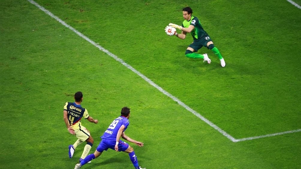 Óscar Jiménez durante el partido ante Cruz Azul