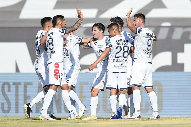 Jugadores de Pachuca, en festejo tras el gol